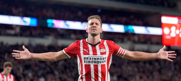 佰亿配资 埃因霍温官方：将在本周末荷甲赛前为吕克-德容举办离队告别仪式